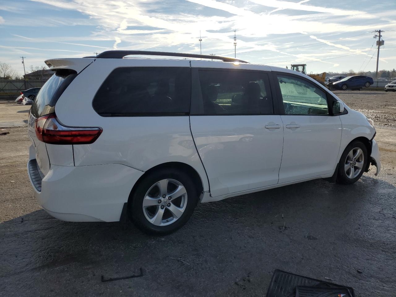2017 Toyota Sienna VIN 5TDKZ3DC6HS779272 Copart auction photo, front end damage thumbnail 3