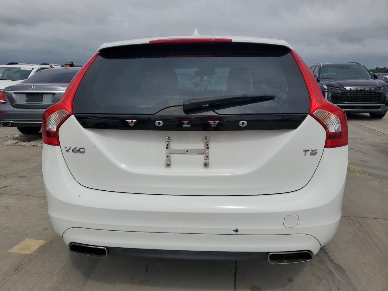 2017 Volvo V60 VIN YV140MEK1H1347758 Copart auction photo, water/flood damage thumbnail 6