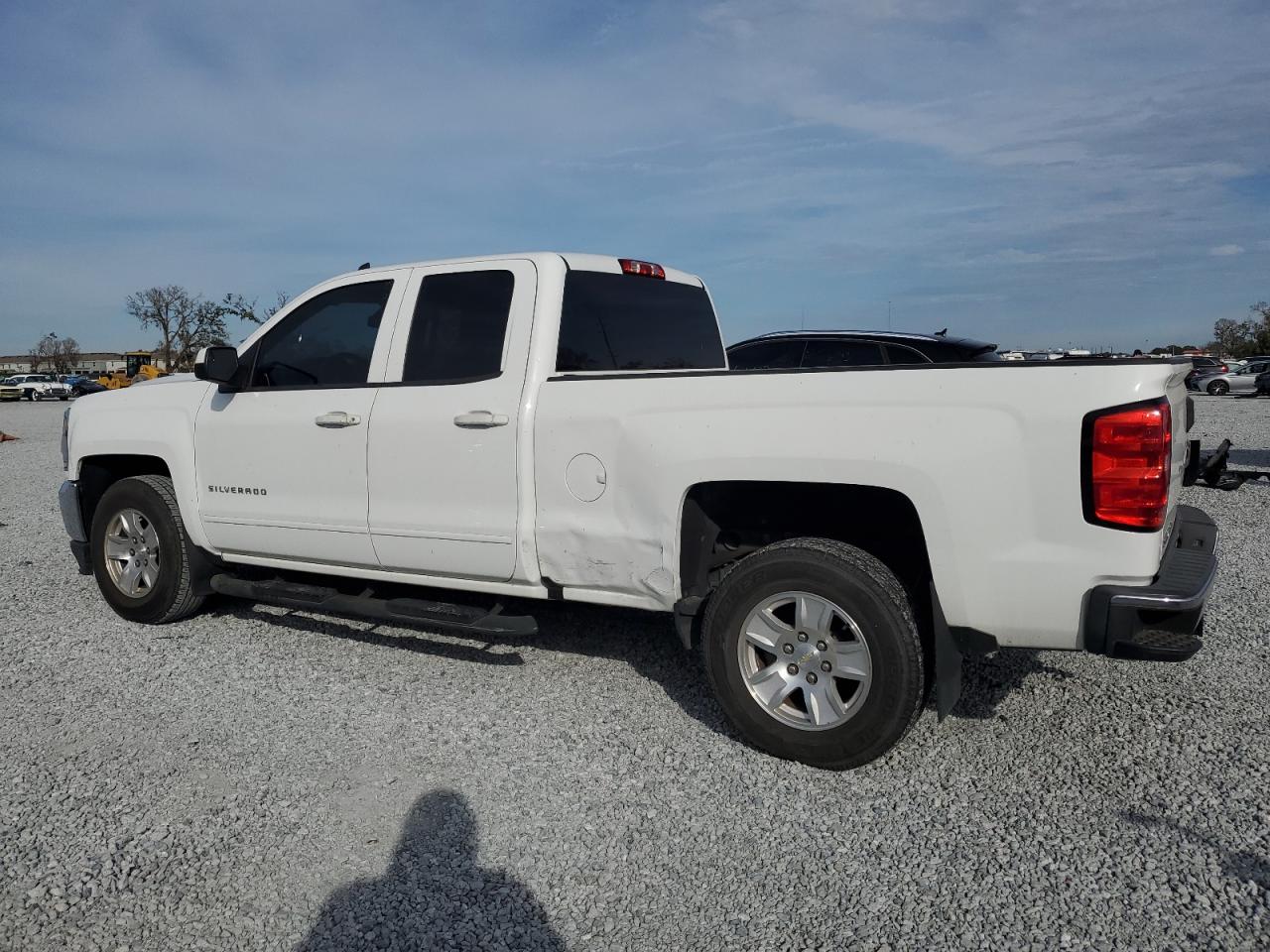 2018 Chevrolet Silverado VIN 1GCRCREC9JZ155603 Copart auction photo, side / front end damage thumbnail 2