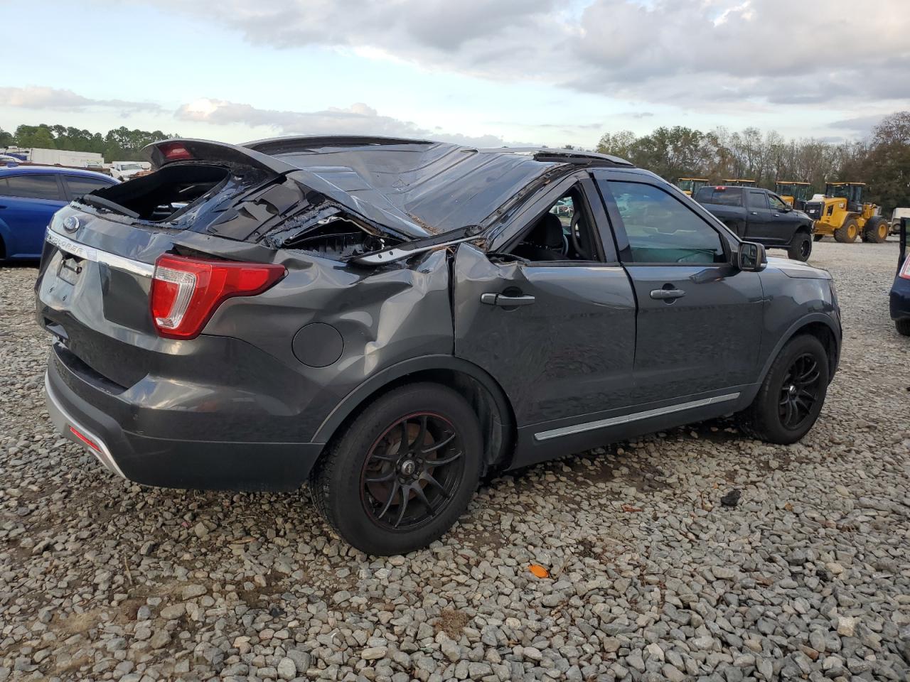 2017 Ford Explorer VIN 1FM5K7D80HGE08649 Copart auction photo, all over damage thumbnail 3