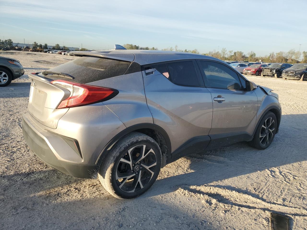 2018 Toyota C-HR VIN NMTKHMBX4JR042090 Copart auction photo, front end / minor dent/scratches damage thumbnail 3