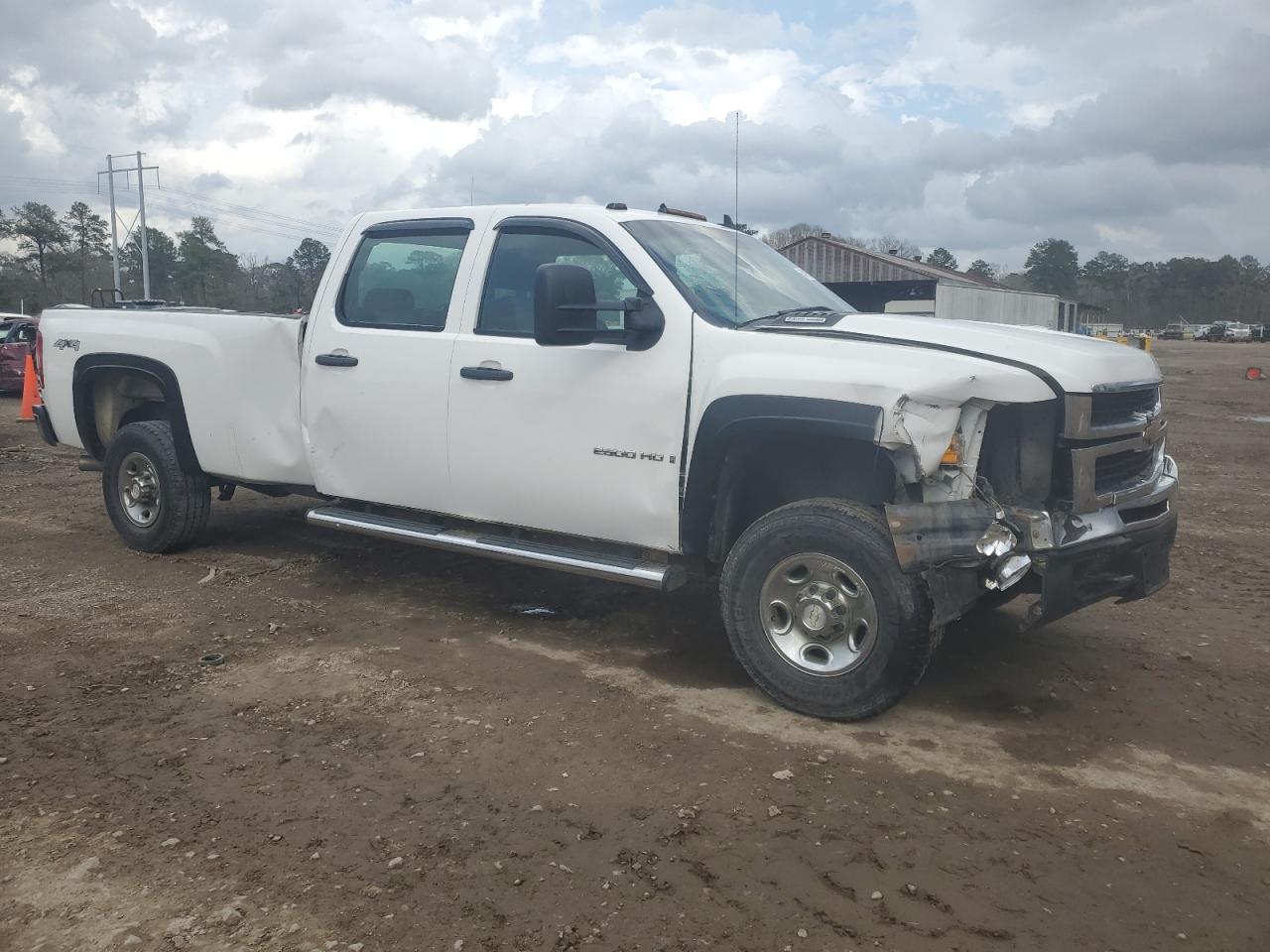 2009 Chevrolet Silverado VIN 1GCHK43649F173941 Copart auction photo, front end damage thumbnail 4