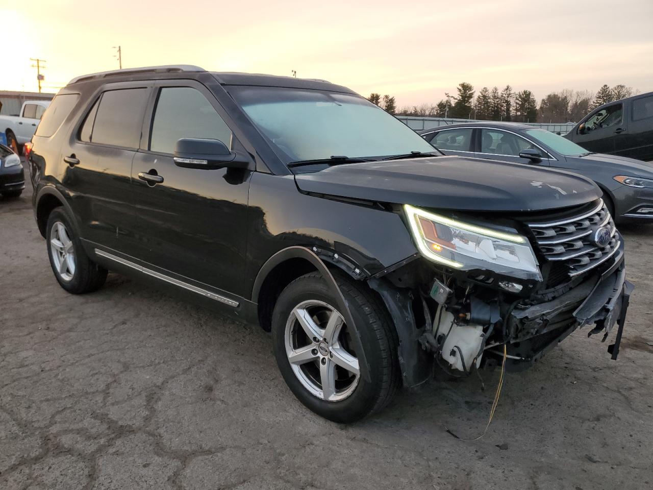 2017 Ford Explorer VIN 1FM5K8DH2HGA48337 Copart auction photo, front end damage thumbnail 4