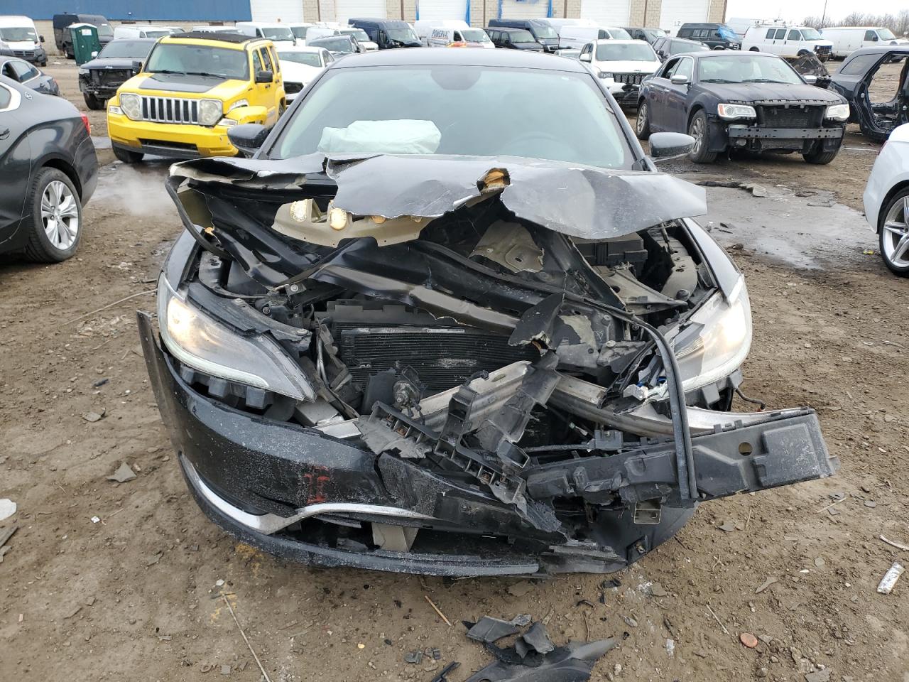 2015 Chrysler 200 VIN 1C3CCCAB0FN626928 Copart auction photo, front end / side damage thumbnail 5