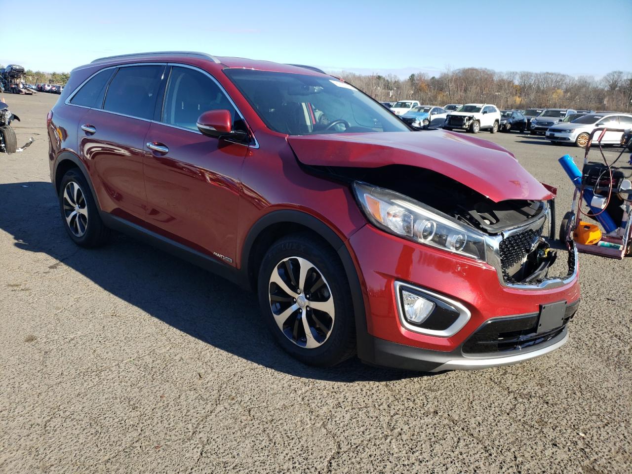 2017 KIA Sorento VIN 5XYPHDA54HG233510 Copart auction photo, front end / minor dent/scratches damage thumbnail 4