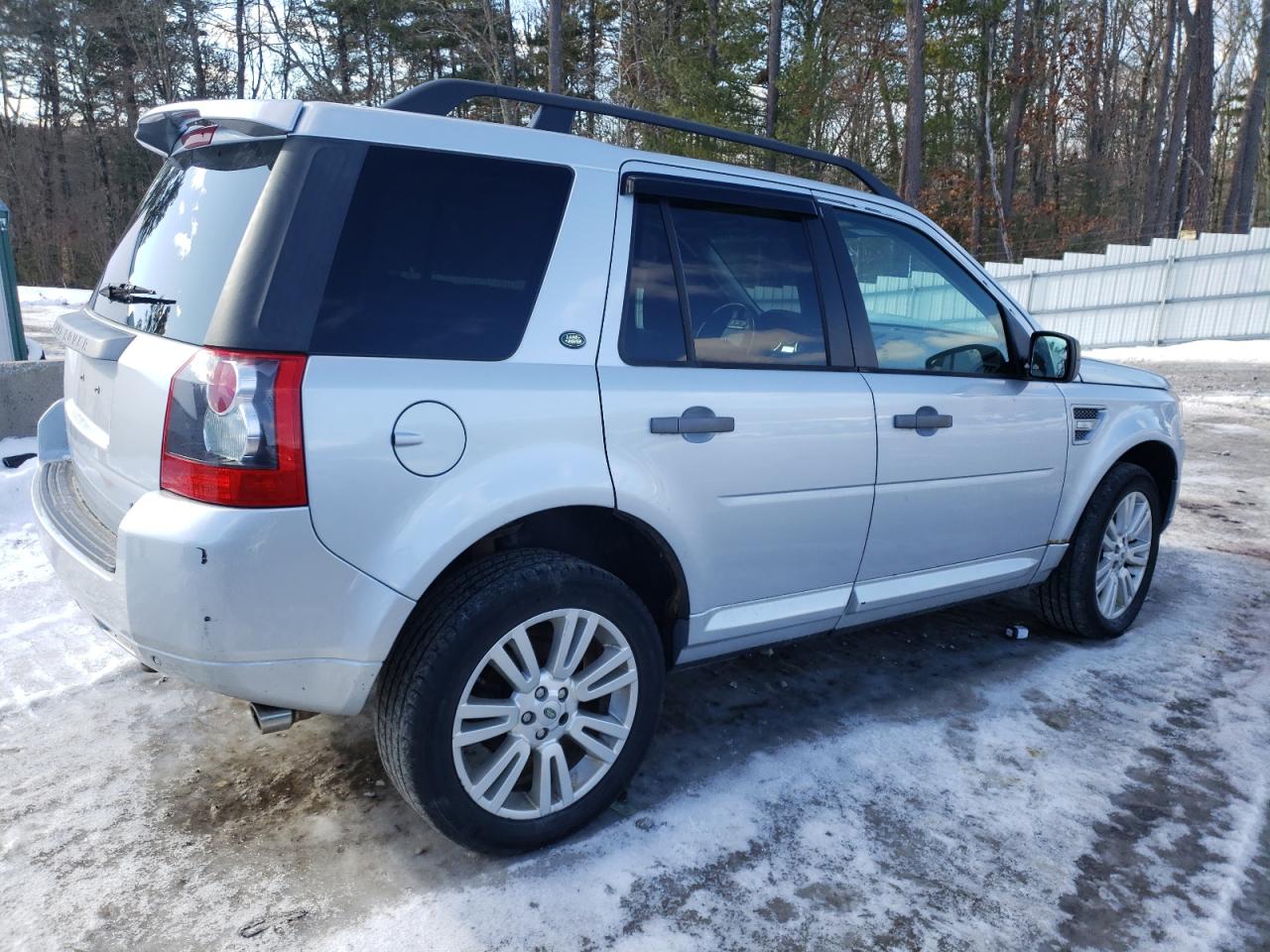 2010 Land Rover LR2 VIN SALFR2BN7AH187902 Copart auction photo, undercarriage / minor dent/scratches damage thumbnail 3