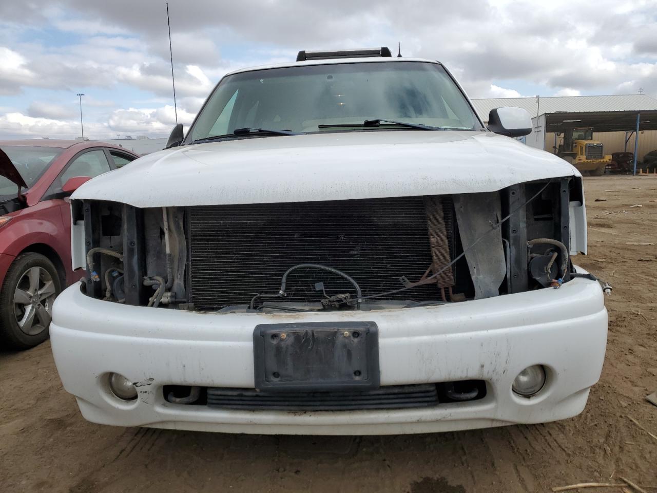 2002 GMC Yukon VIN 1GKFK66U82J136301 Copart auction photo, front end damage thumbnail 5