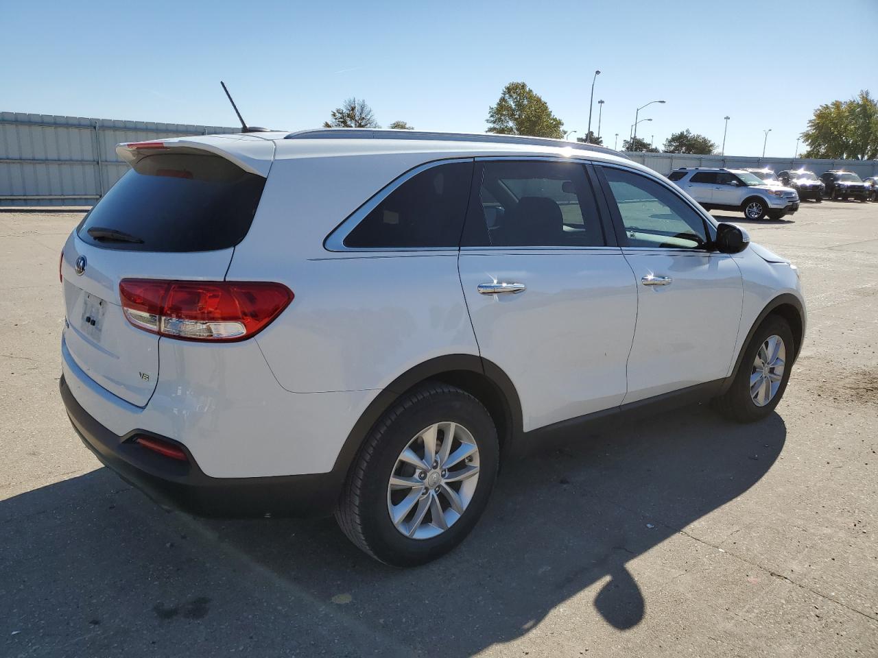 2017 KIA Sorento VIN 5XYPG4A51HG292601 Copart auction photo, front end / minor dent/scratches damage thumbnail 3