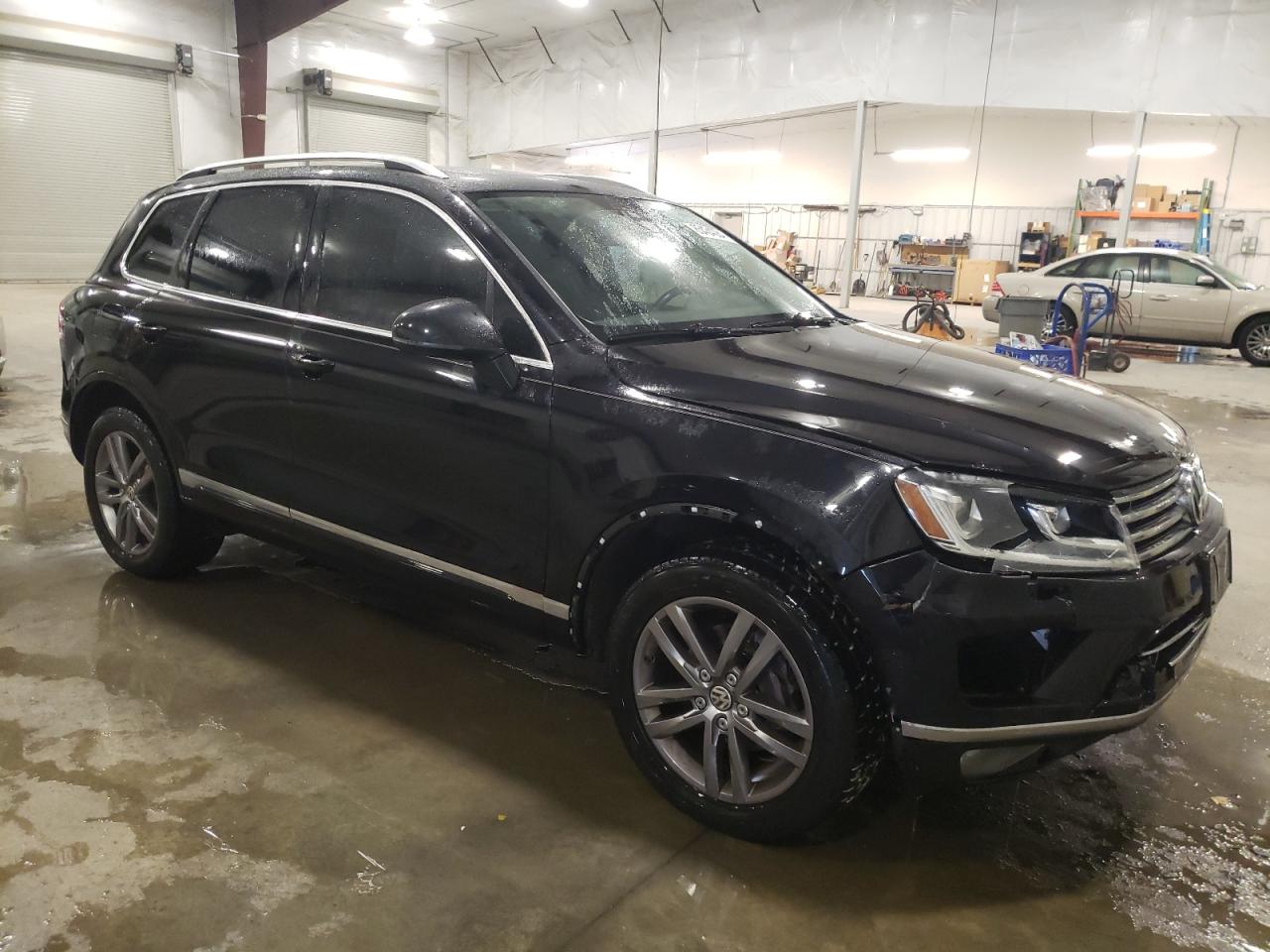 2016 Volkswagen Touareg VIN WVGEF9BP5GD012758 Copart auction photo, front end damage thumbnail 4