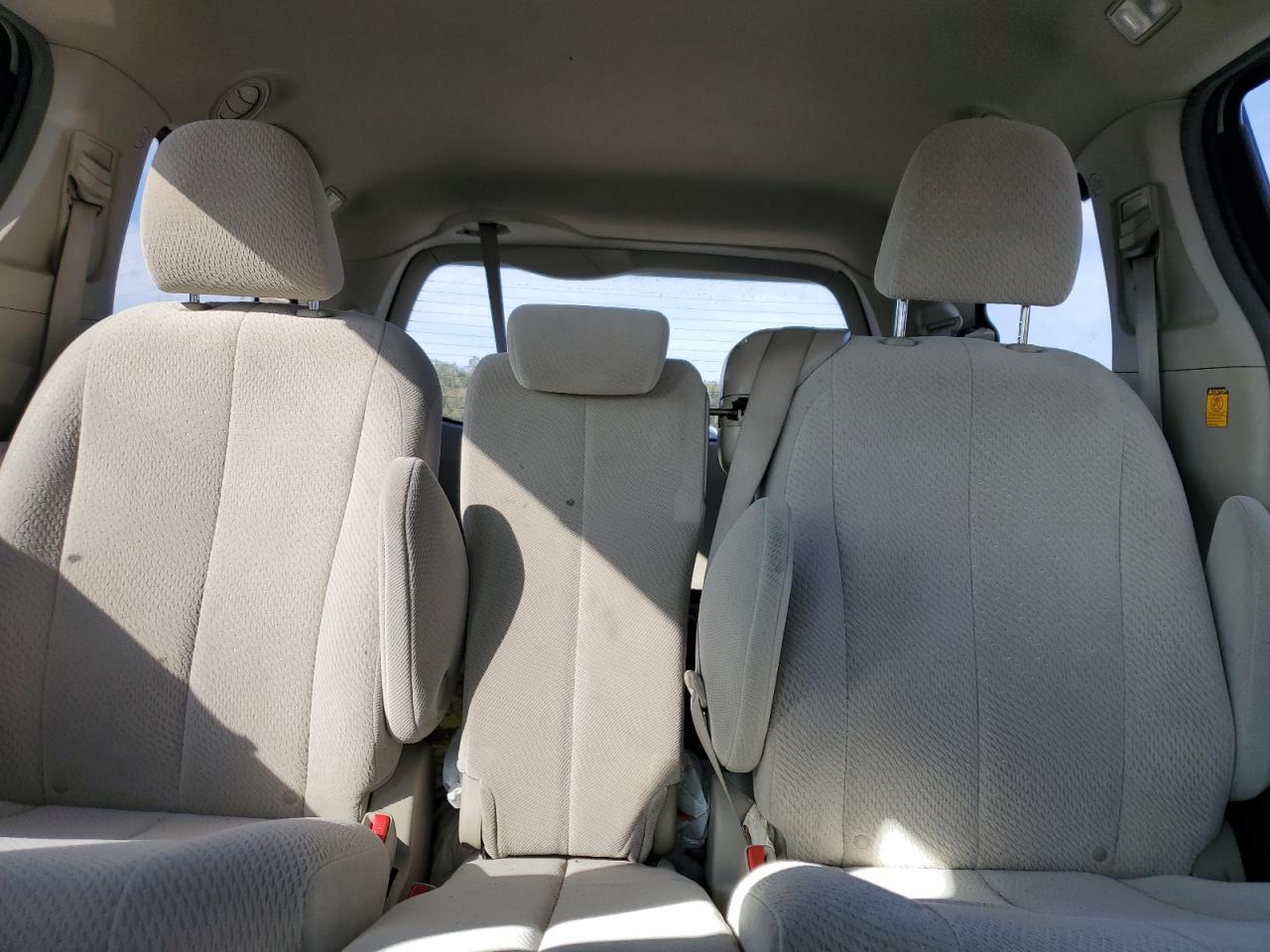 2011 Toyota Sienna VIN 5TDKK3DCXBS032155 Copart auction photo, front end / side damage thumbnail 10