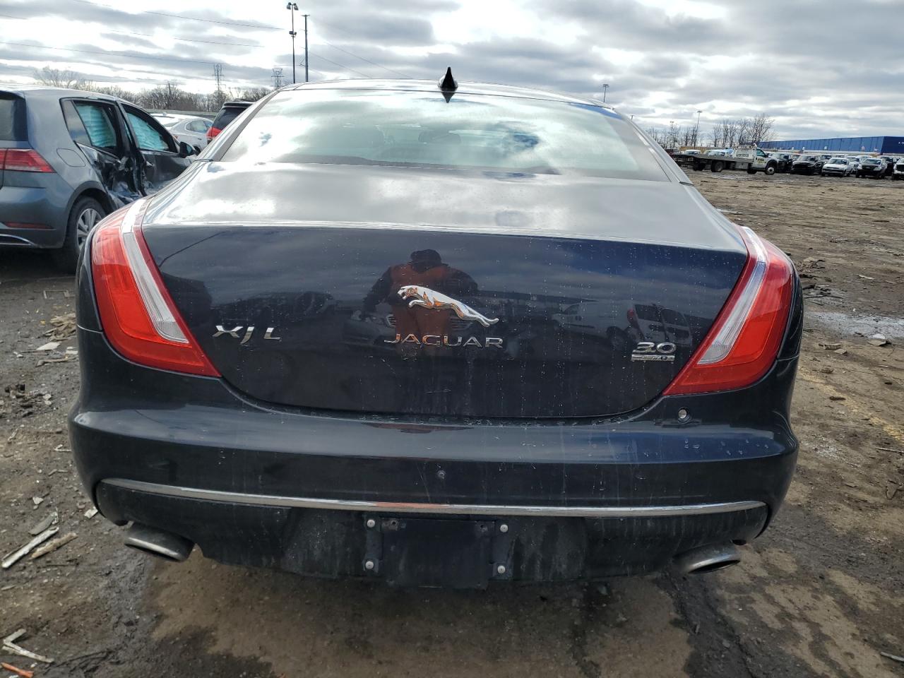 2017 Jaguar XJ VIN SAJWJ2GD8H8W07547 Copart auction photo, side damage thumbnail 6