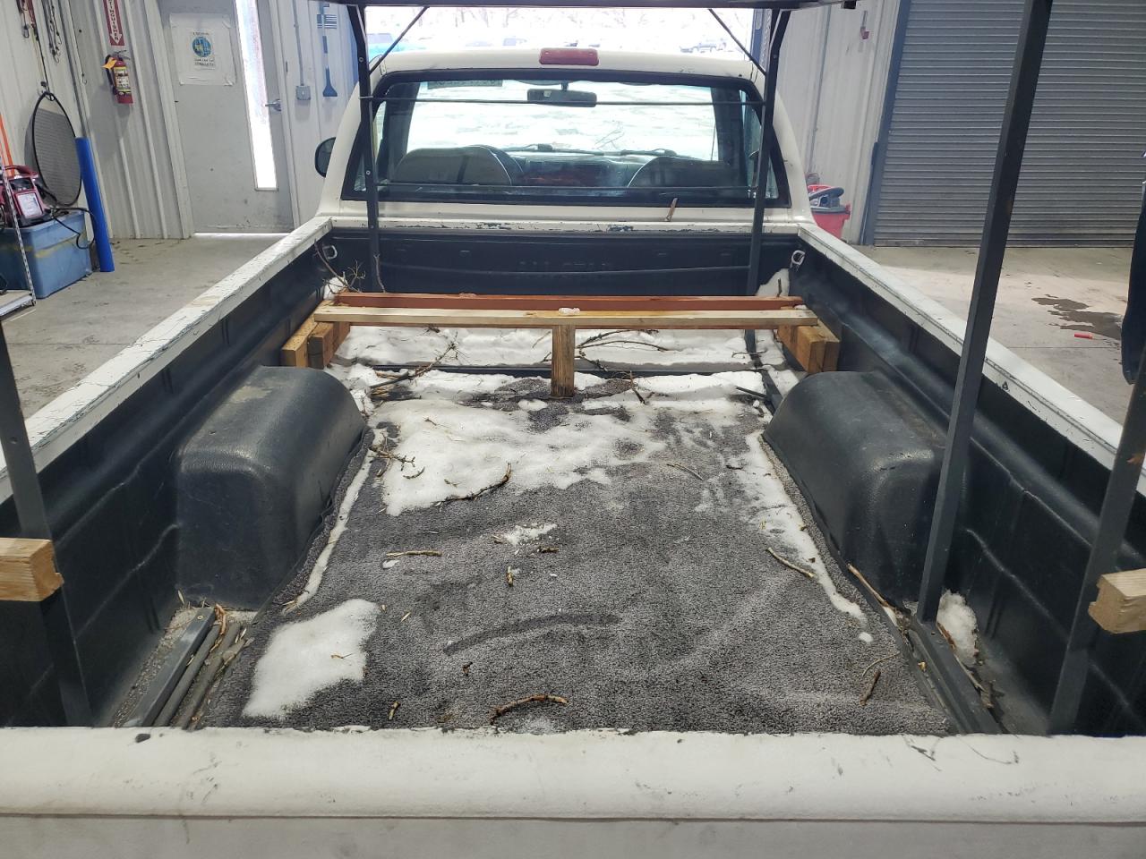 1995 Chevrolet S-10 Pickup VIN 1GCCS1443S8220375 Copart auction photo, front end / mechanical damage thumbnail 10