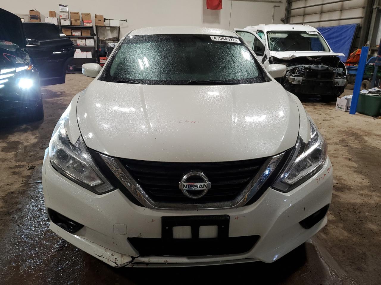2017 Nissan Altima VIN 1N4AL3AP6HN304298 Copart auction photo, side / front end damage thumbnail 5