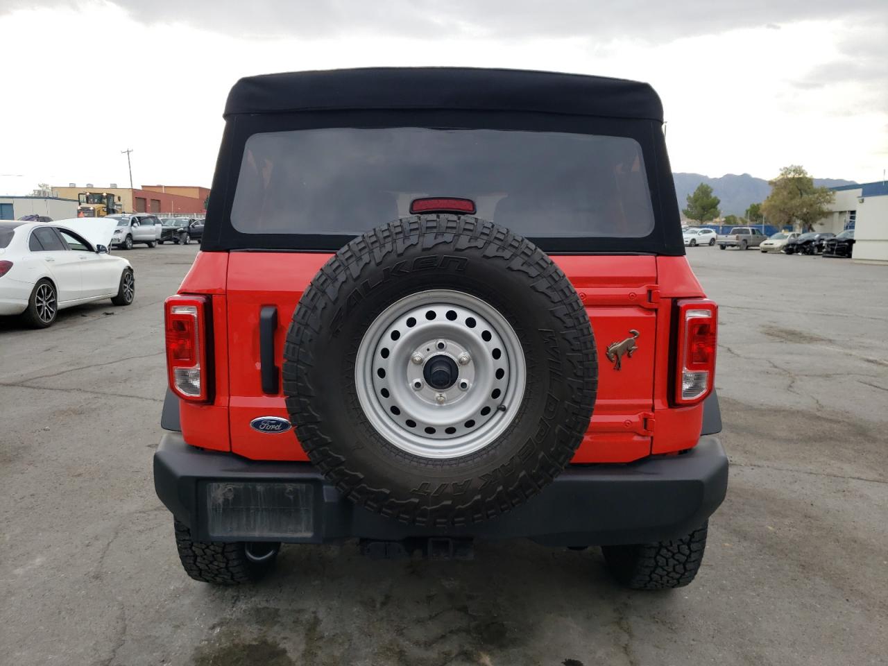 2022 Ford Bronco VIN 1FMDE5BH9NLB40004 Copart auction photo, front end damage thumbnail 6