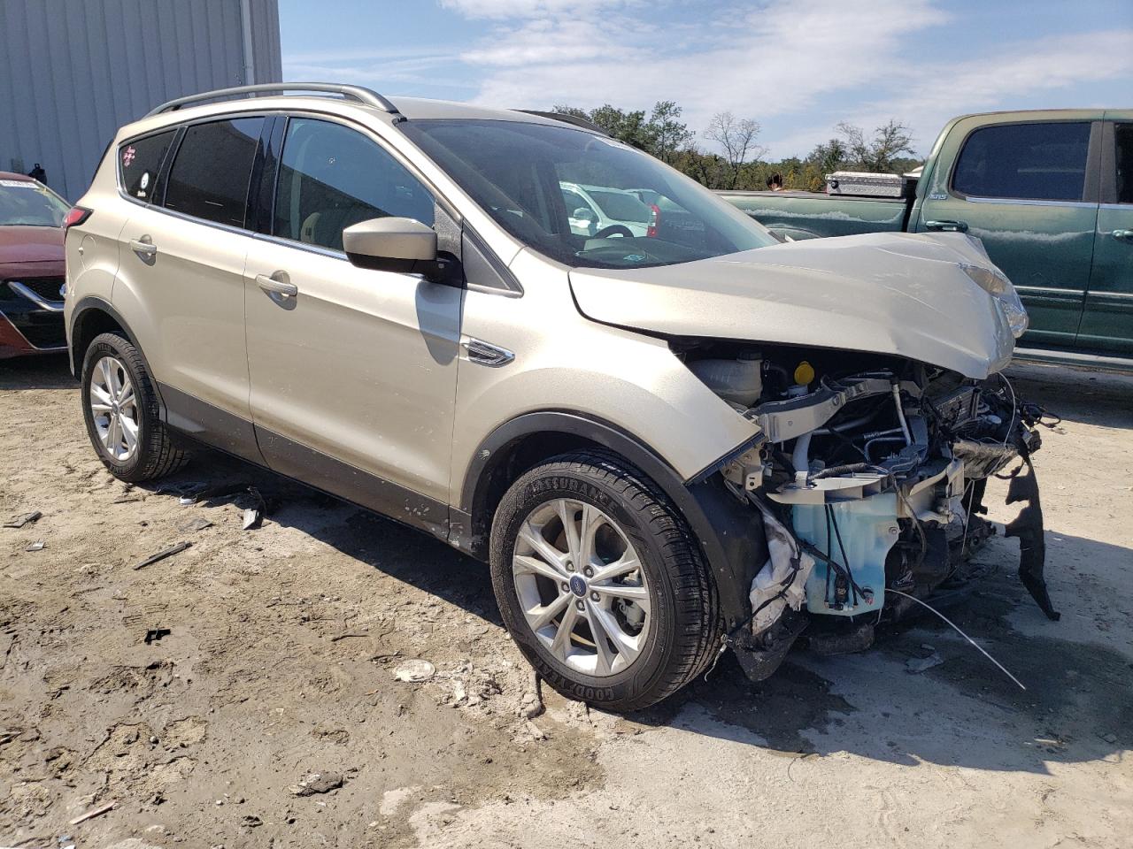 2017 Ford Escape VIN 1FMCU0G96HUE25633 Copart auction photo, front end damage thumbnail 4