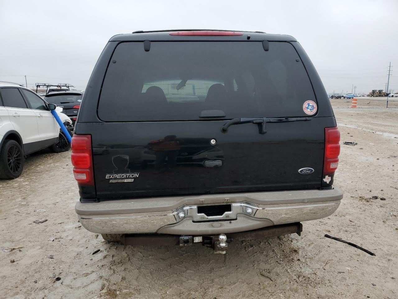 2000 Ford Expedition VIN 1FMRU17L8YLC15827 Copart auction photo, front end / side damage thumbnail 6