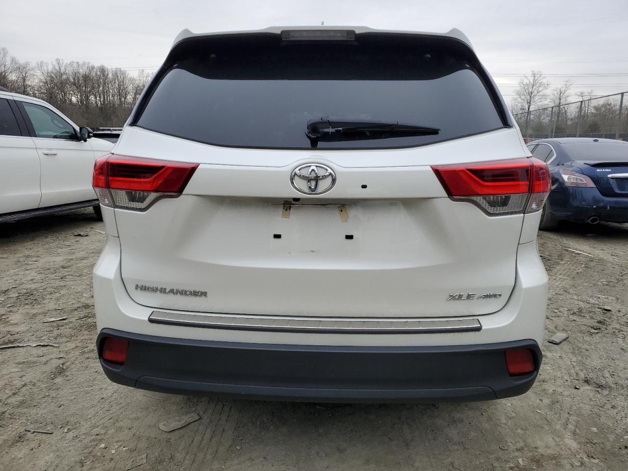 2019 Toyota Highlander VIN 5TDJZRFH2KS933605 Copart auction photo, front end / mechanical damage thumbnail 6