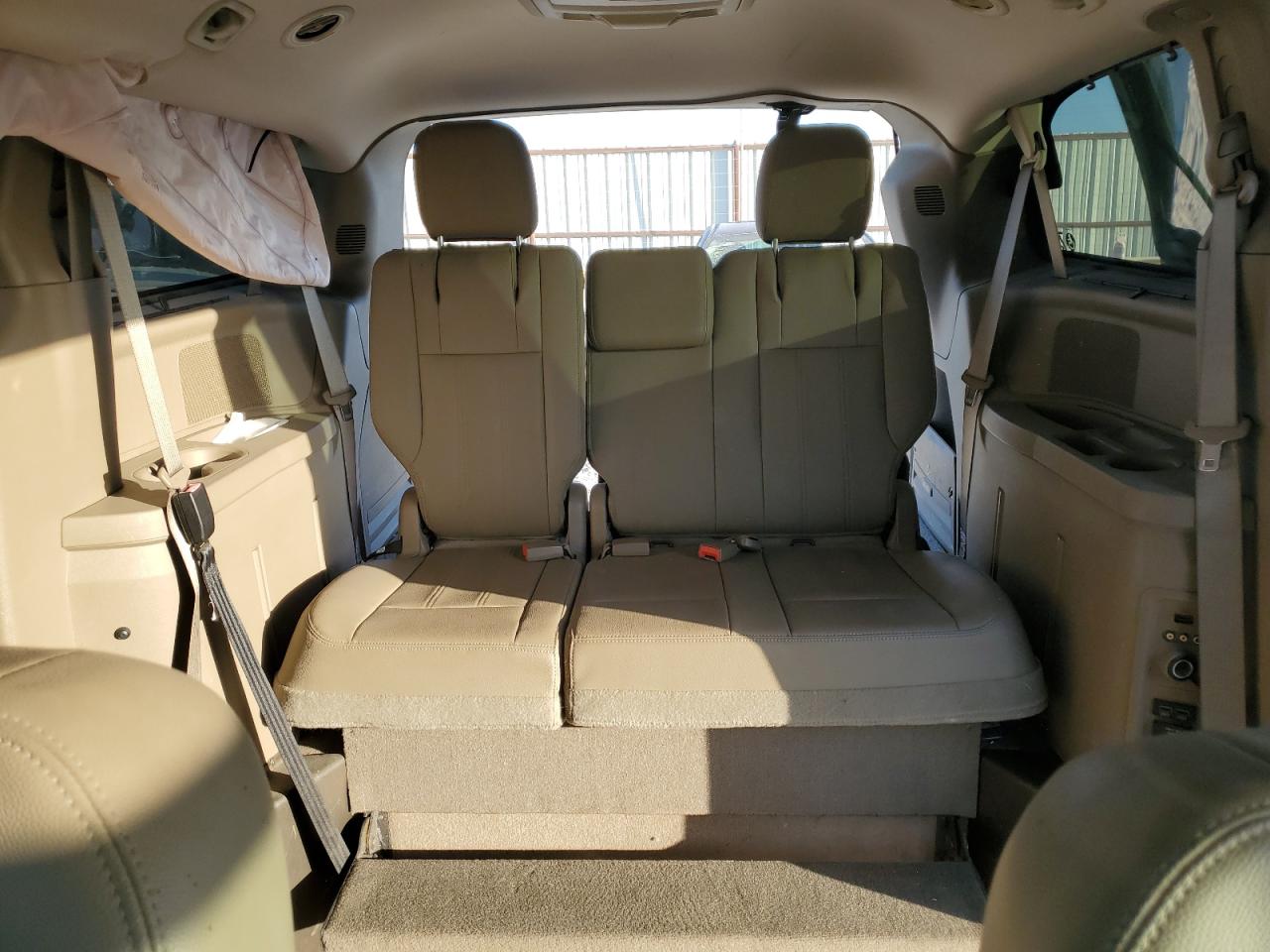 2016 Chrysler Town & Country VIN 2C4RC1BG0GR135526 Copart auction photo, minor dent/scratches damage thumbnail 10