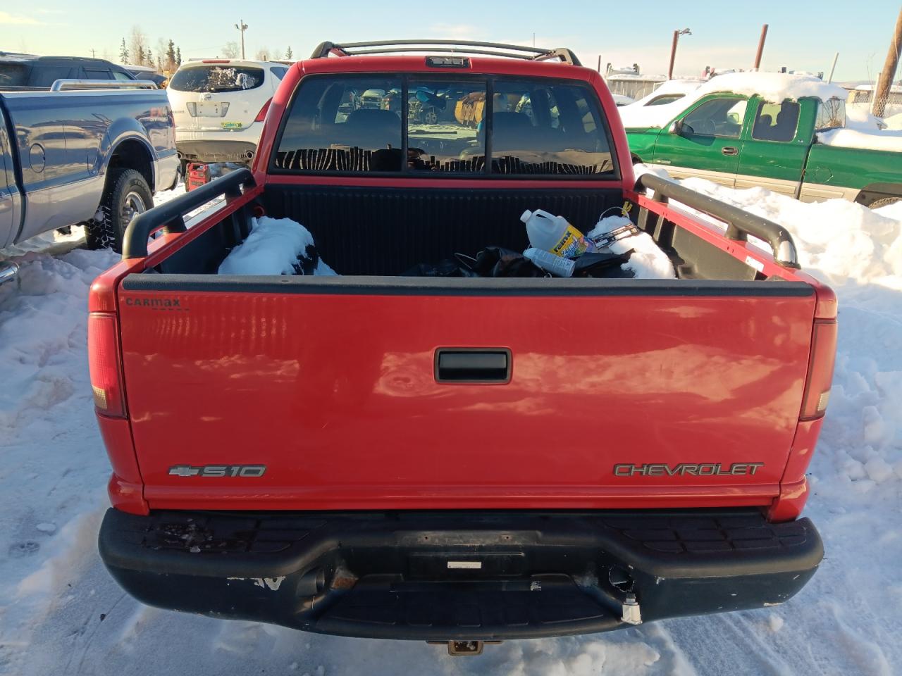 2002 Chevrolet S-10 Pickup VIN 1GCDT13W82K219262 Copart auction photo, front end / side damage thumbnail 6