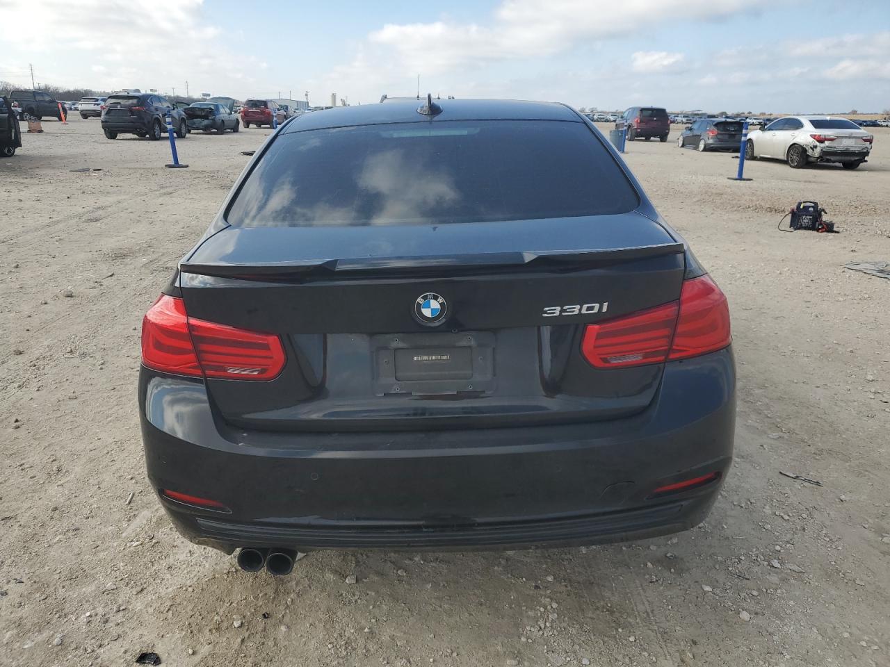 2017 BMW 3er VIN WBA8B9G36HNU54119 Copart auction photo, front end / side damage thumbnail 6