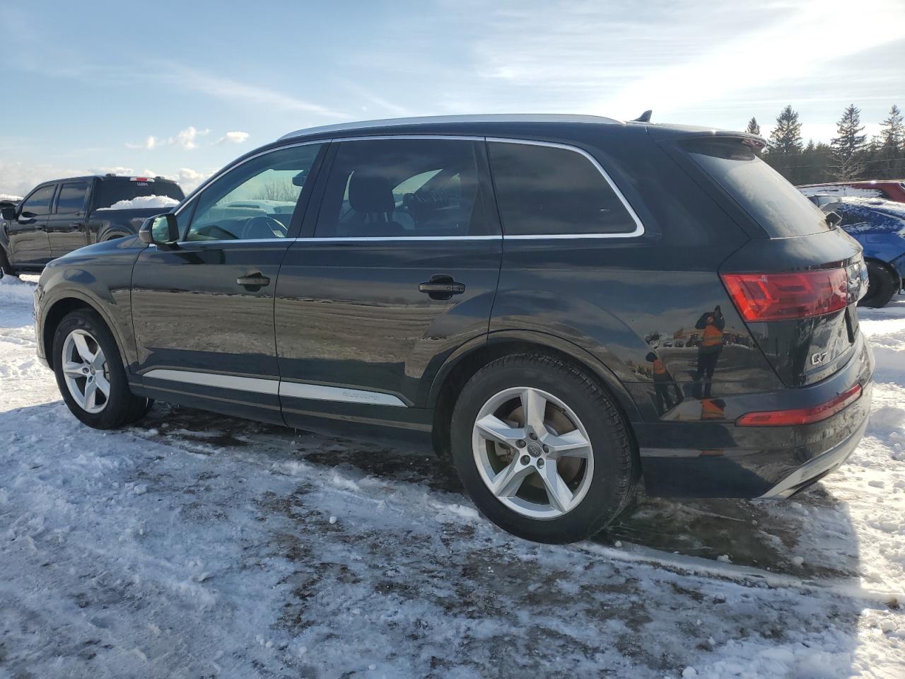 2017 Audi Q7 VIN WA1AAAF71HD022082 Copart auction photo, vandalism / minor dent/scratches damage thumbnail 2