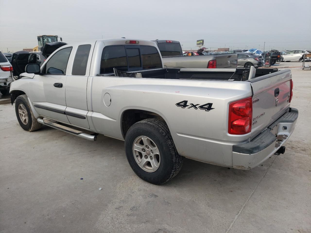 2007 Dodge Dakota VIN 1D7HW42P47S128524 Copart auction photo, front end / minor dent/scratches damage thumbnail 2