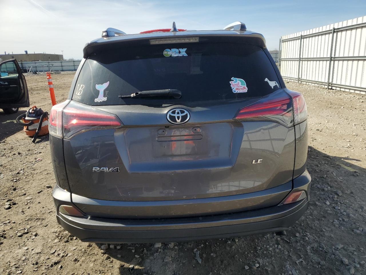 2016 Toyota RAV 4 VIN JTMZFREV6GD085539 Copart auction photo, side / front end damage thumbnail 6