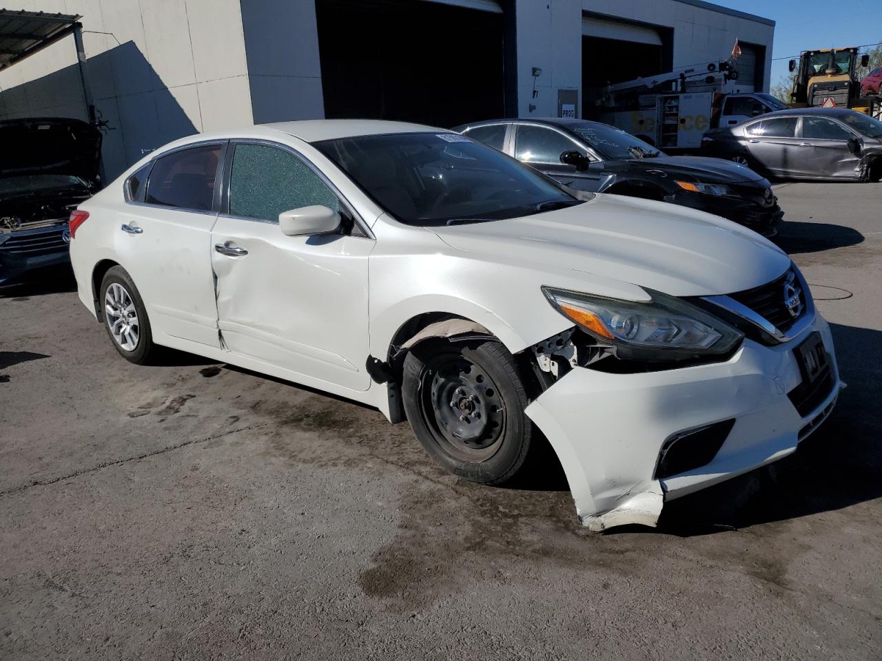 2017 Nissan Altima VIN 1N4AL3AP7HN322566 Copart auction photo, front end / side damage thumbnail 4