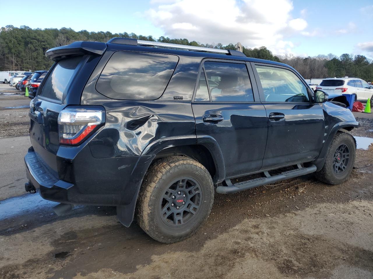 2020 Toyota 4Runner VIN JTEZU5JR2L5224248 Copart auction photo, front end / side damage thumbnail 3