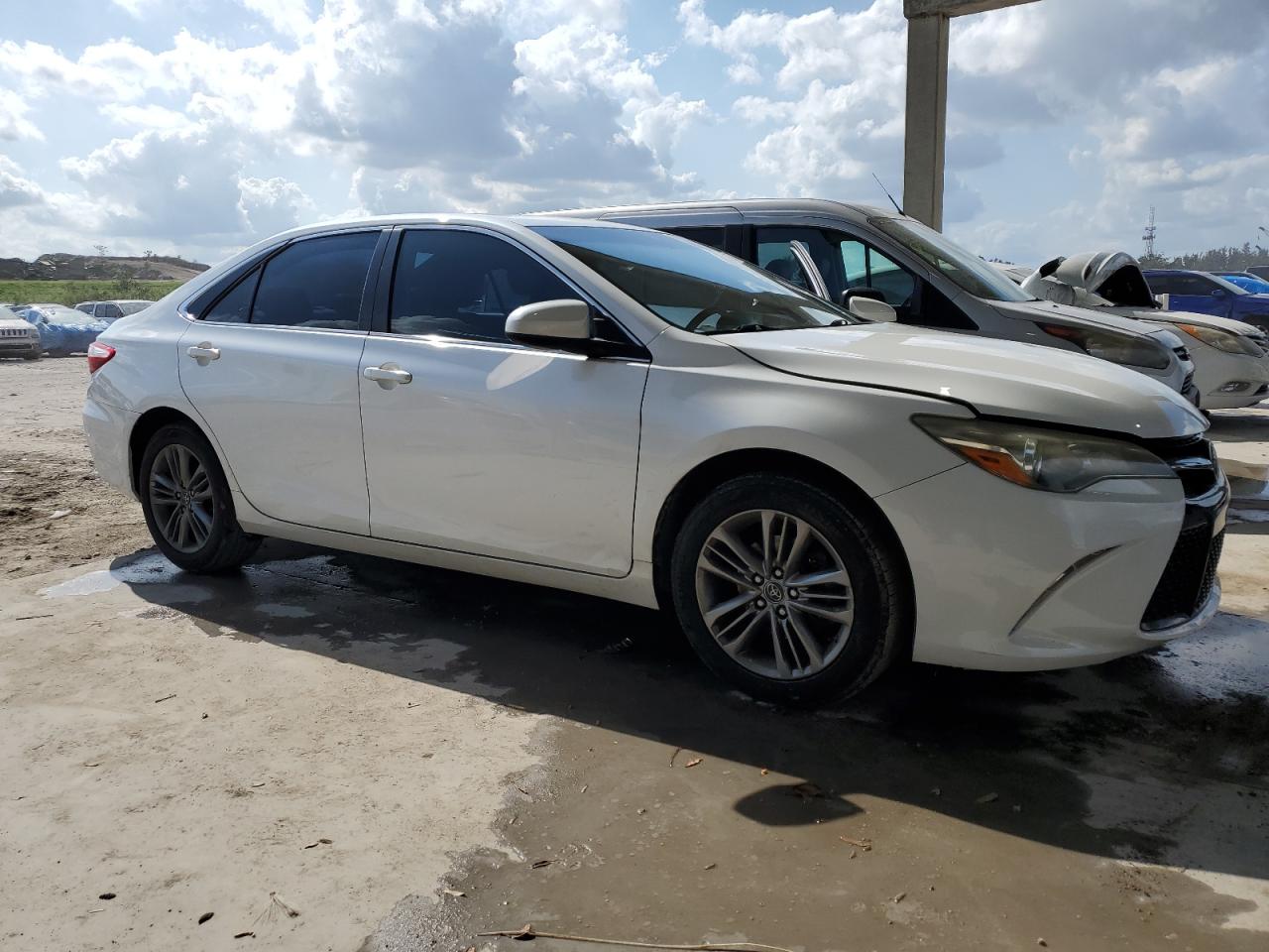 2017 Toyota Camry VIN 4T1BF1FK3HU285069 Copart auction photo, side / minor dent/scratches damage thumbnail 4