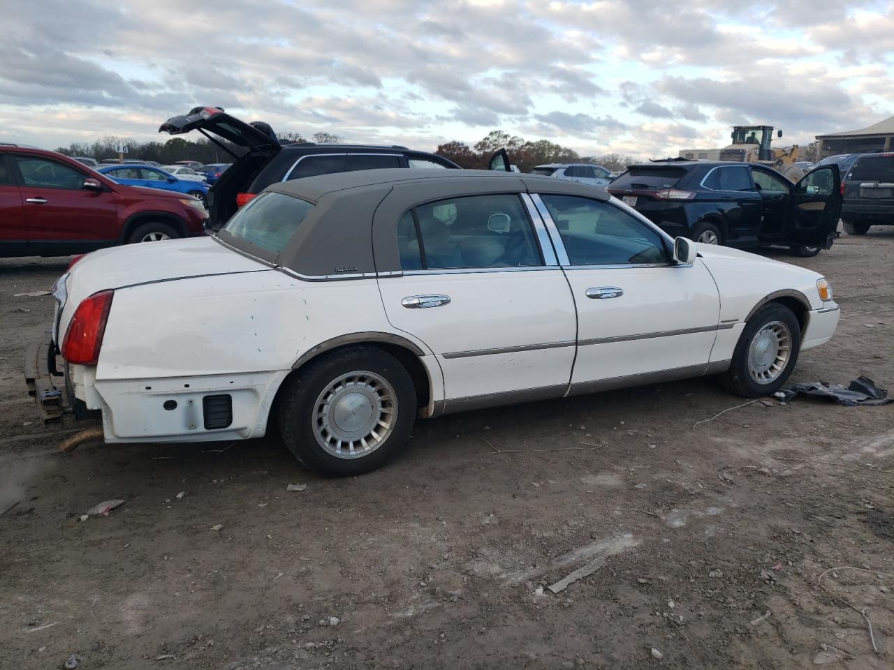 2001 Lincoln Town Car VIN 1LNHM81W01Y680425 Copart auction photo, rear end damage thumbnail 3