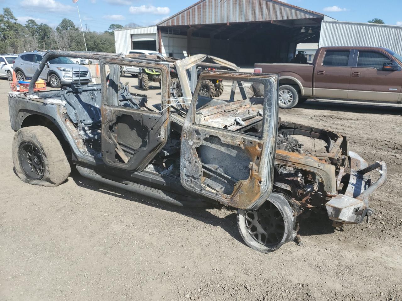 2017 Jeep Wrangler VIN 1C4BJWDG0HL554097 Copart auction photo, burn damage thumbnail 4