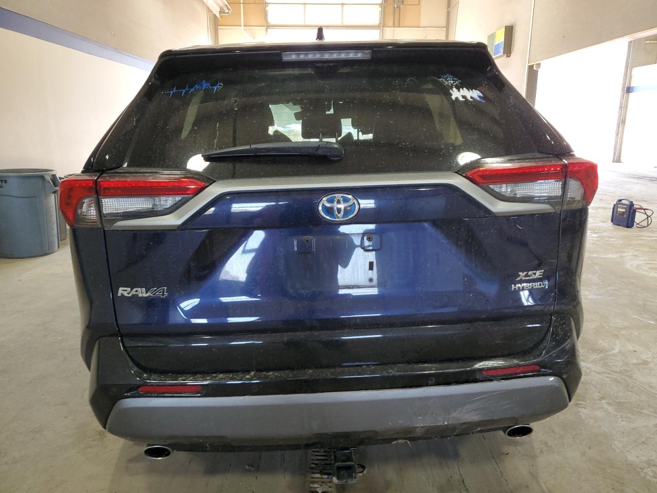 2020 Toyota RAV 4 VIN 2T3EWRFV4LW051674 Copart auction photo, front end / undercarriage damage thumbnail 6