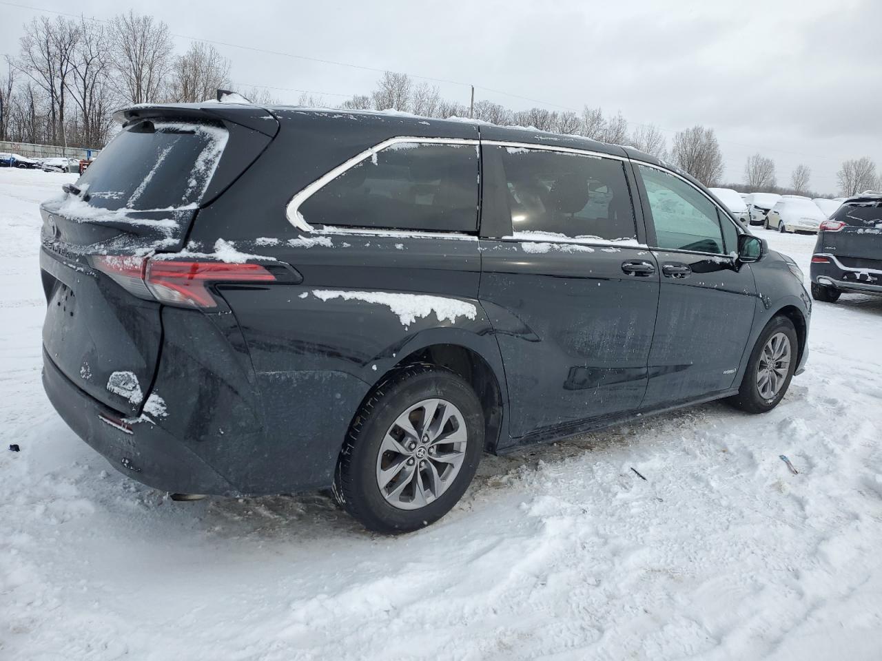 2021 Toyota Sienna VIN 5TDKRKEC8MS049544 Copart auction photo, rear end / minor dent/scratches damage thumbnail 3
