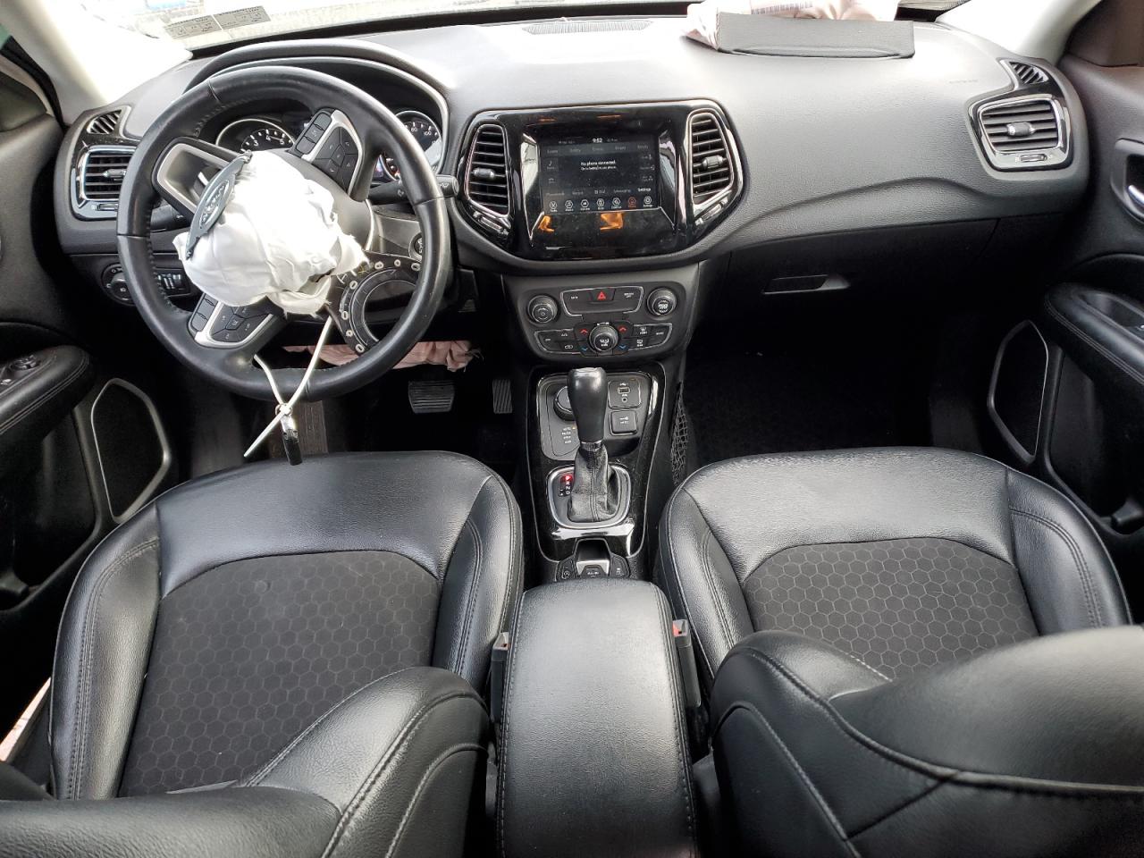 2019 Jeep Compass VIN 3C4NJDBB0KT755275 Copart auction photo, front end damage thumbnail 8
