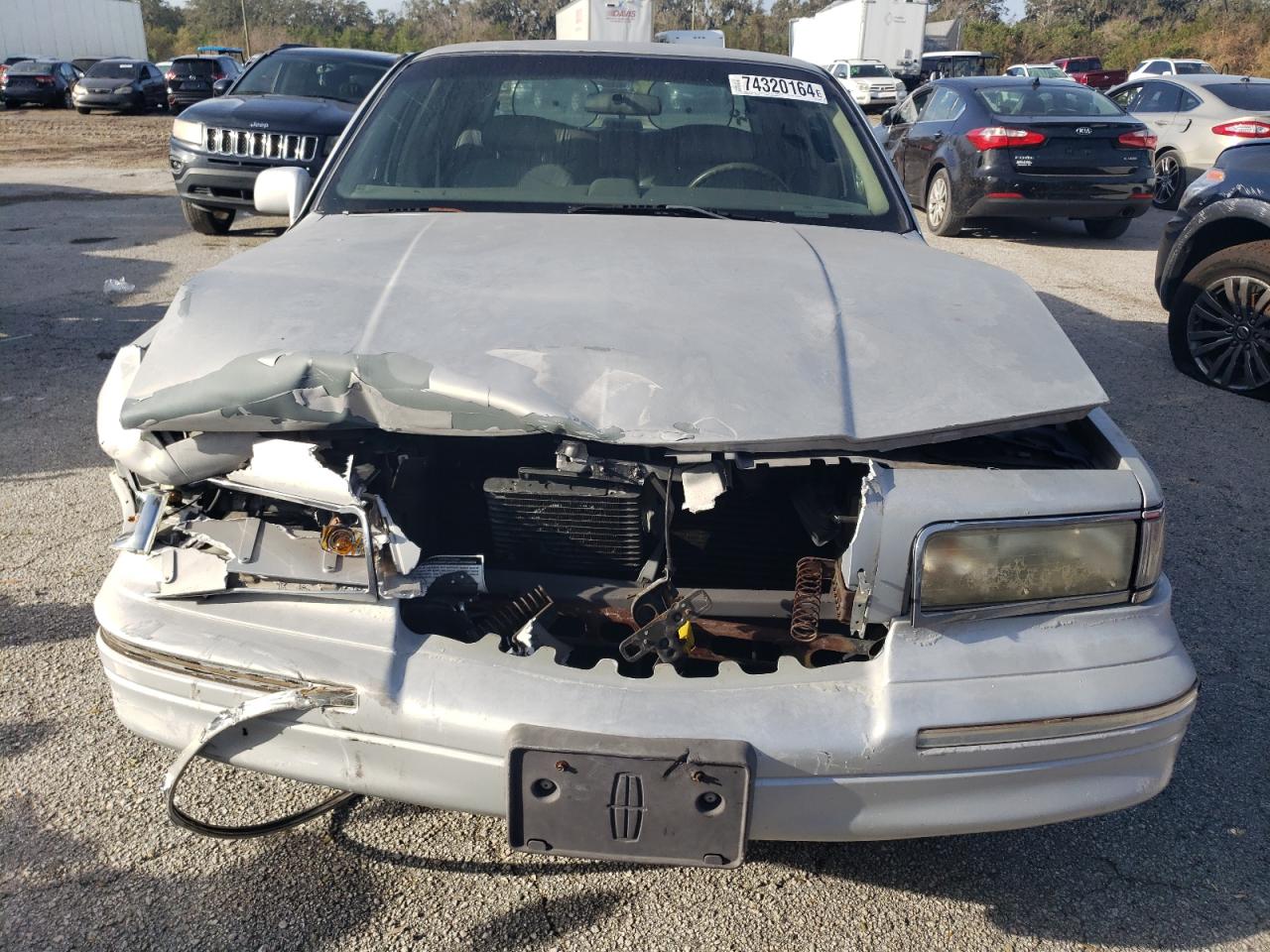 1997 Lincoln Town Car VIN 1LNLM81W7VY643811 Copart auction photo, front end / side damage thumbnail 5
