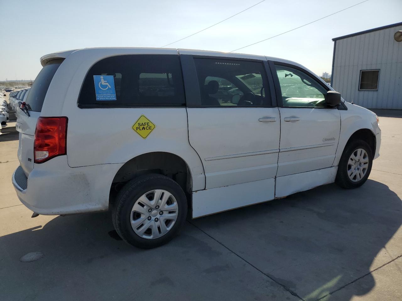 2017 Dodge Caravan VIN 2C4RDGBG3HR768040 Copart auction photo, minor dent/scratches damage thumbnail 3