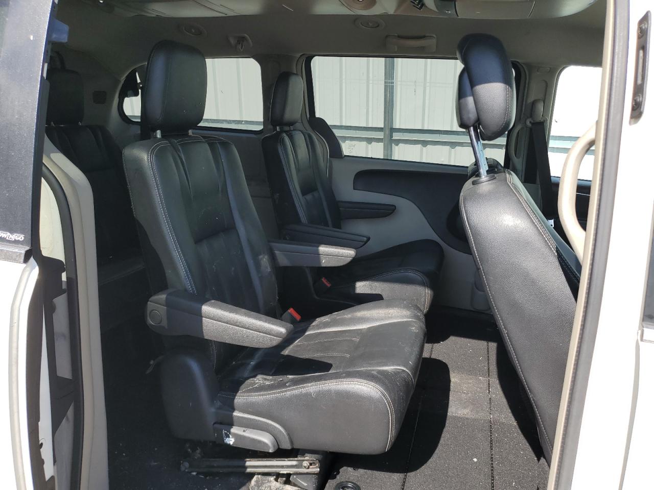 2013 Chrysler Town & Country VIN 2C4RC1BG4DR683105 Copart auction photo, front end / side damage thumbnail 11