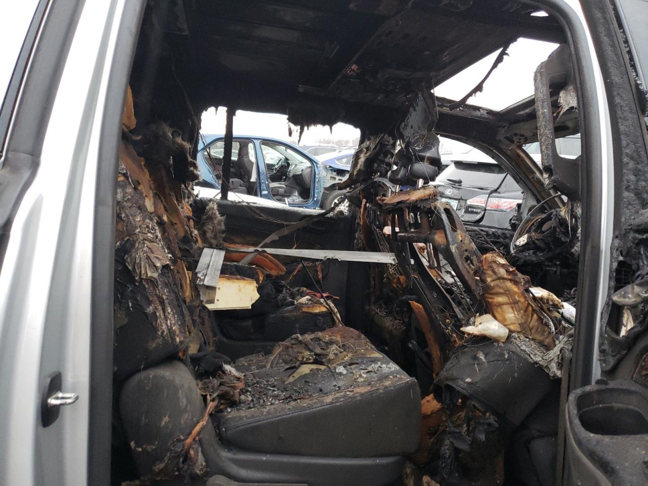 2017 Chevrolet Suburban VIN 1GNSKJKC5HR228297 Copart auction photo, burn / missing/altered vin damage thumbnail 11