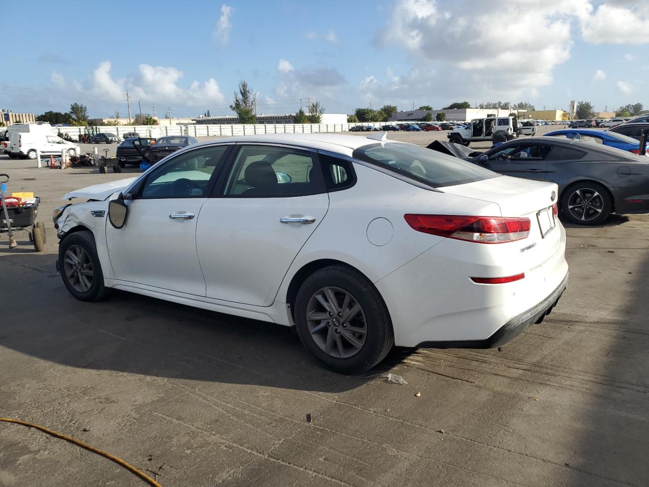 2020 KIA Optima VIN 5XXGT4L31LG393870 Copart auction photo, front end damage thumbnail 2