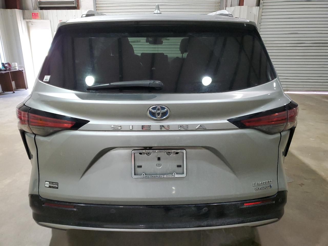 2021 Toyota Sienna VIN 5TDZRKEC7MS065569 Copart auction photo, front end / minor dent/scratches damage thumbnail 6