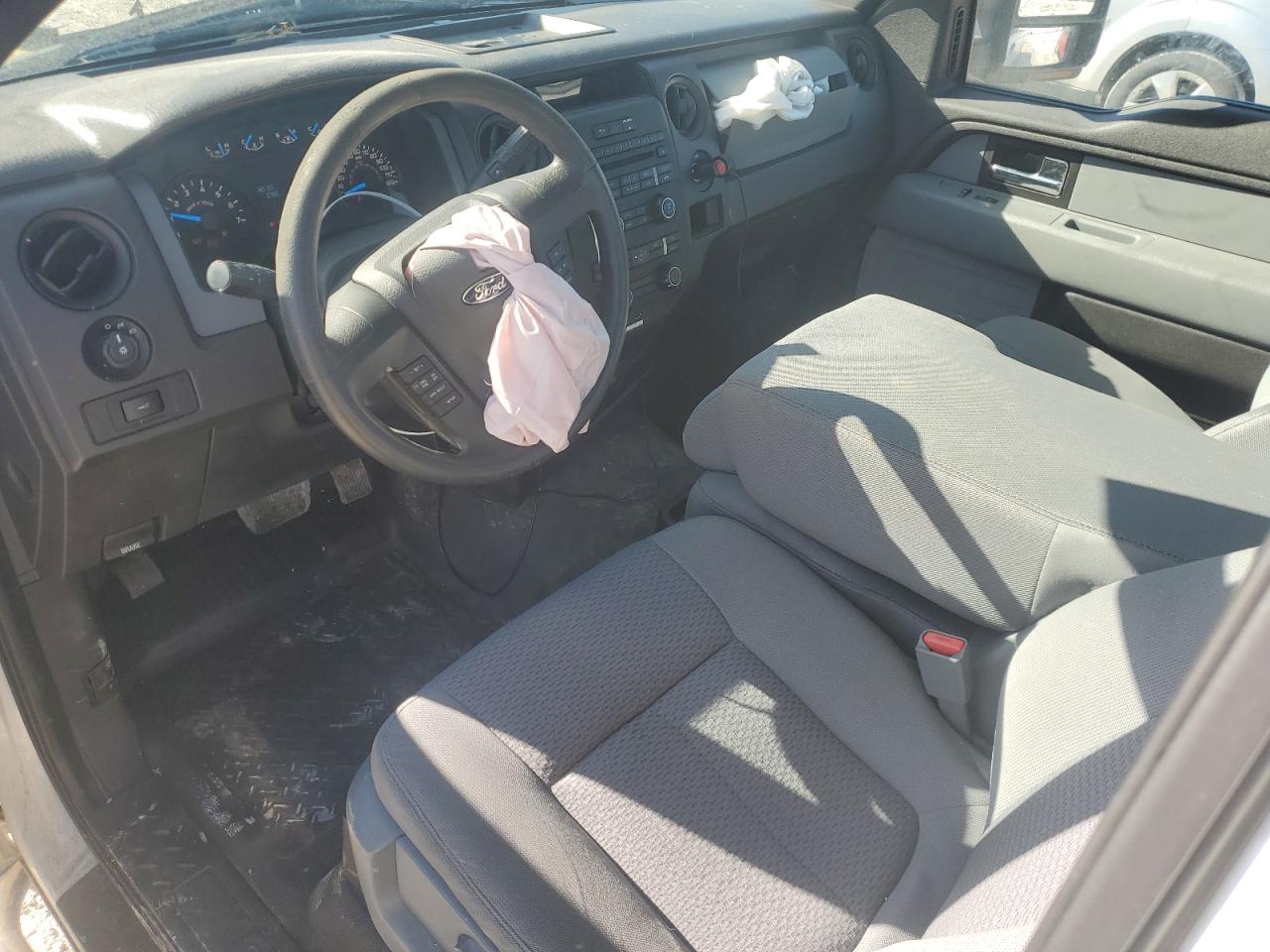 2013 Ford F-150 VIN 1FTNF1CF7DKF15971 Copart auction photo, front end / minor dent/scratches damage thumbnail 8
