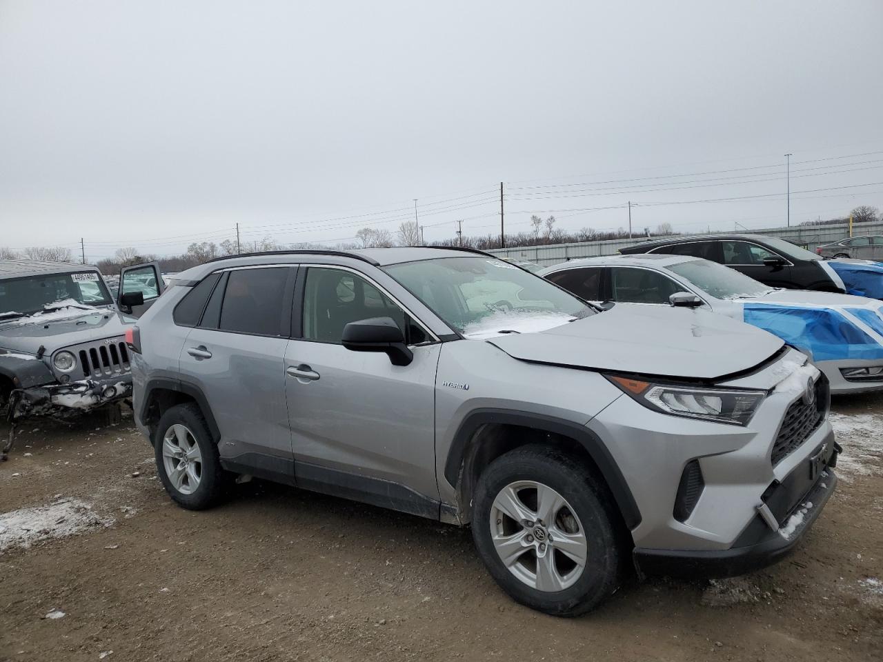 2019 Toyota RAV 4 VIN JTMLWRFVXKD041556 Copart auction photo, front end / side damage thumbnail 4