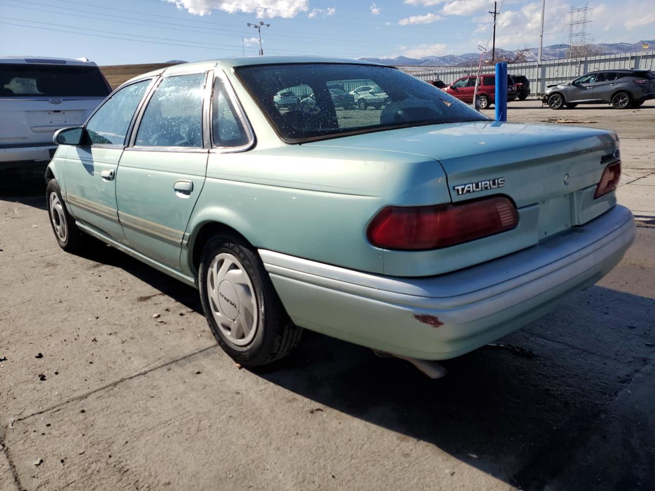 1995 Ford Taurus VIN 1FALP5242SG181625 Copart auction photo, front end damage thumbnail 2