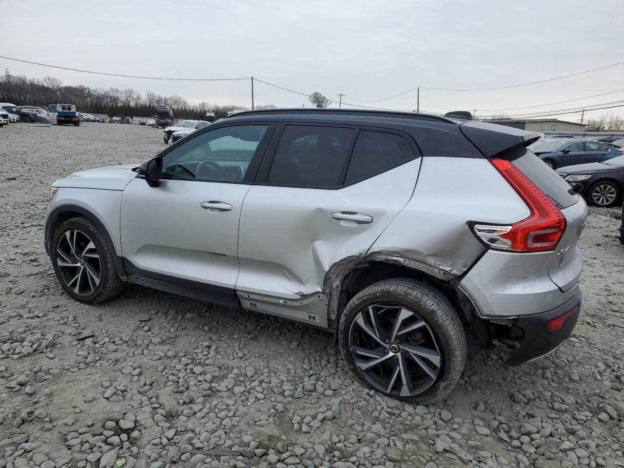 2019 Volvo XC40 VIN YV4162UM8K2102498 Copart auction photo, rear end / side damage thumbnail 2