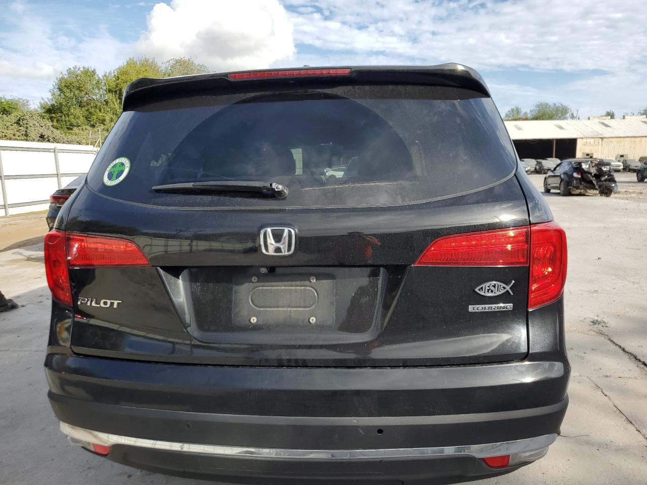 2017 Honda Pilot VIN 5FNYF5H90HB044143 Copart auction photo, front end / side damage thumbnail 6