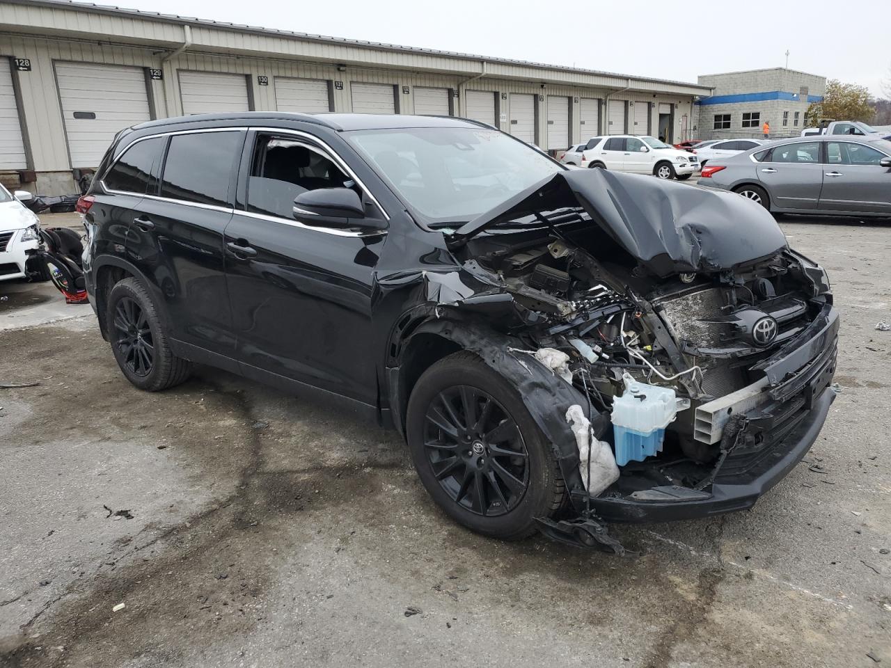 2019 Toyota Highlander VIN 5TDJZRFH7KS614748 Copart auction photo, front end / side damage thumbnail 4