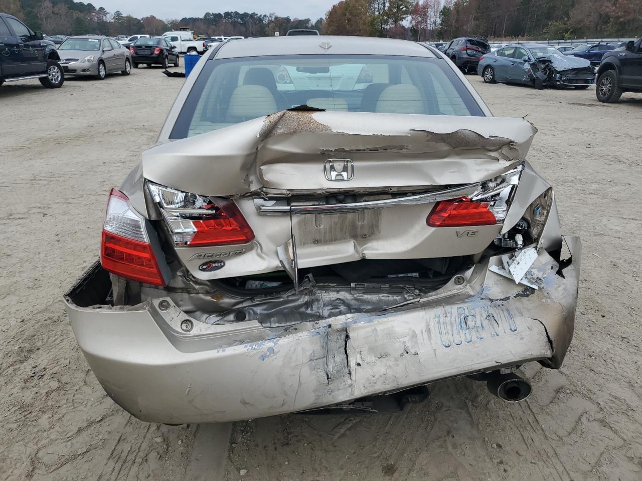2013 Honda Accord VIN 1HGCR3F83DA045405 Copart auction photo, rear end / minor dent/scratches damage thumbnail 6