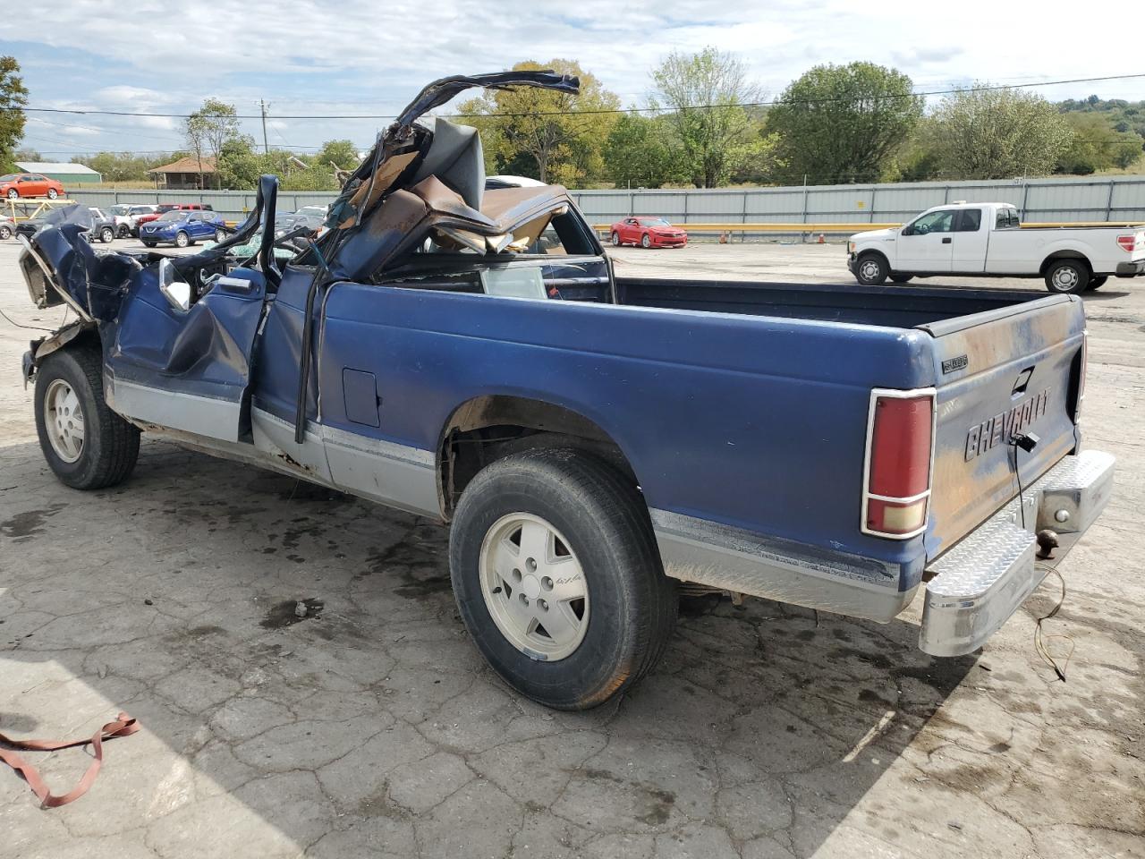 1987 Chevrolet S-10 Pickup VIN 1GCCT14R1H2235204 Copart auction photo, all over damage thumbnail 2