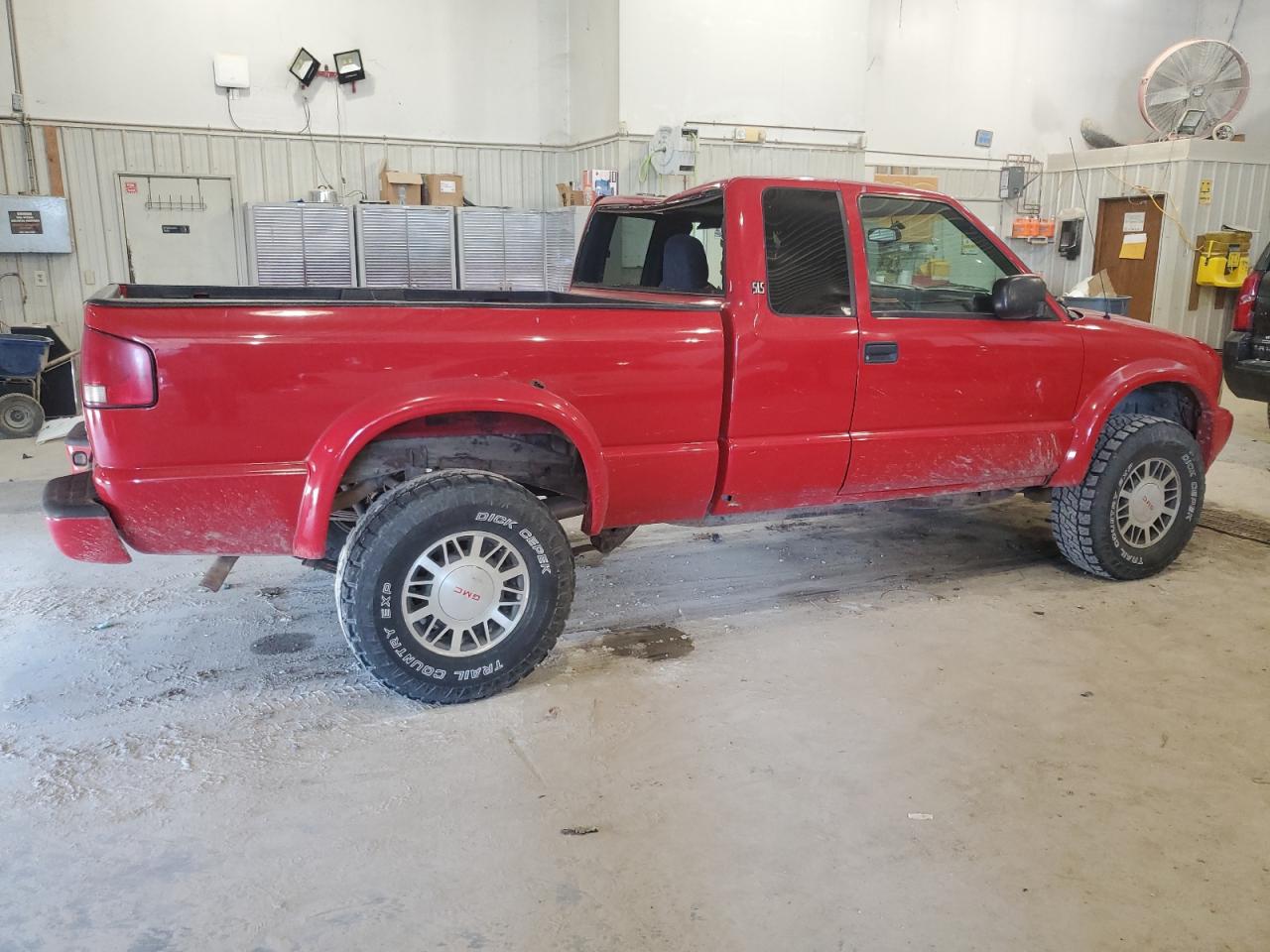 2000 GMC Sonoma VIN 1GTCT19W3Y8139635 Copart auction photo, top/roof / side damage thumbnail 3